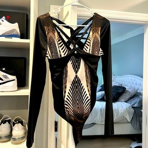 Crisscross Bebe Bodysuit